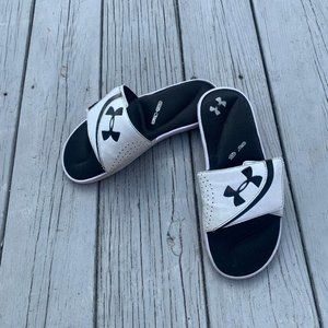 UNDER ARMOUR SLIP ON SIZE 9 WHITE